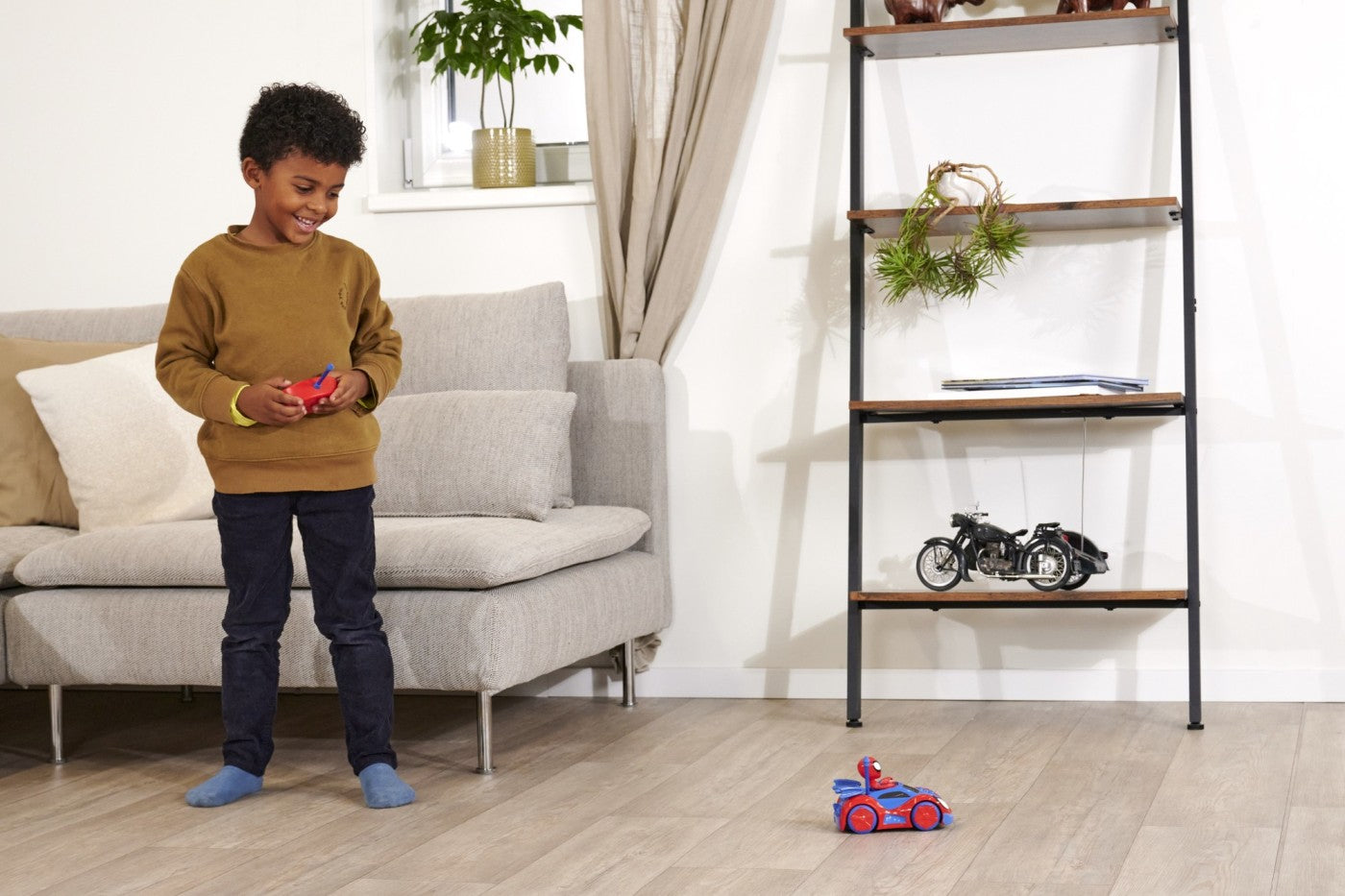 JADA MASINUTA RC SPIDEY WEB CRAWLER SCARA 1:24 Simba - Imagine 3 [ps:2097255c-7a36-471e-b399-2900915c6fdd]