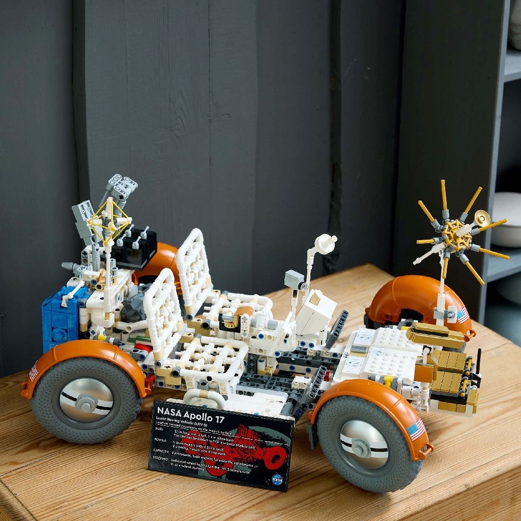 LEGO TECHNIC ROVERUL SELENAR DIN MISIUNILE NASA APOLLO 42182 - Imagine 4 [ps:87c33890-1381-47cc-8fc9-ecb281d6bcad]