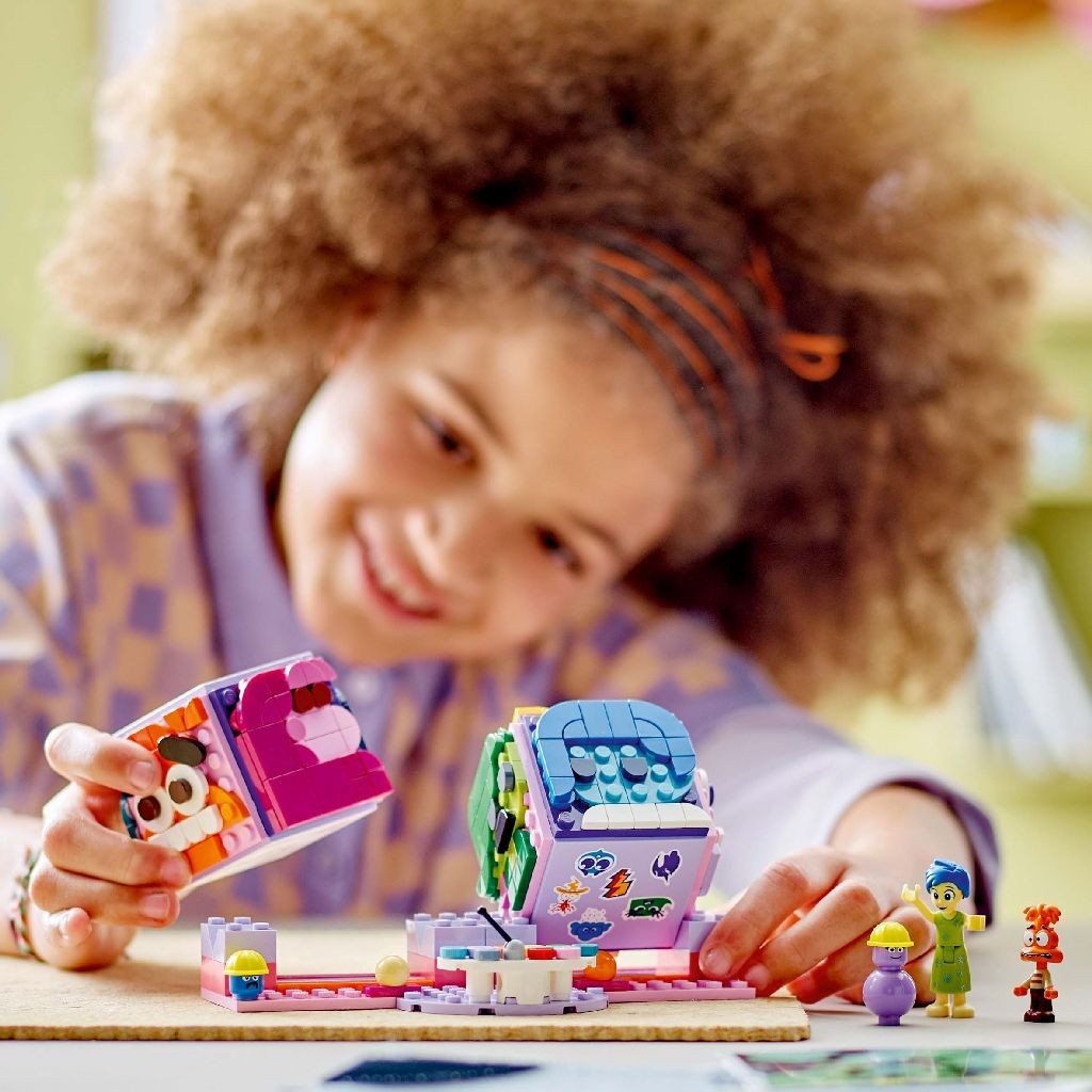 LEGO DISNEY DISNEY PIXAR CUBURI CU EMOTII 43248 - Imagine 3 [ps:8e0d2c4f-fc90-4189-9cf2-65ecf65dd787]