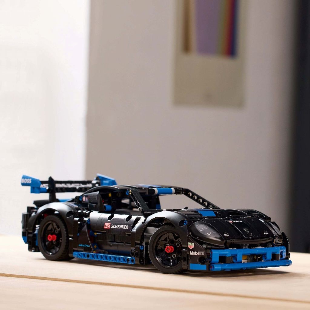 LEGO TECHNIC MASINA DE CURSE PORSCHE GT4 E-PERFORMANCE 42176 - Imagine 5 [ps:cb236efe-511b-48d1-a900-16f6ae49a4f7]