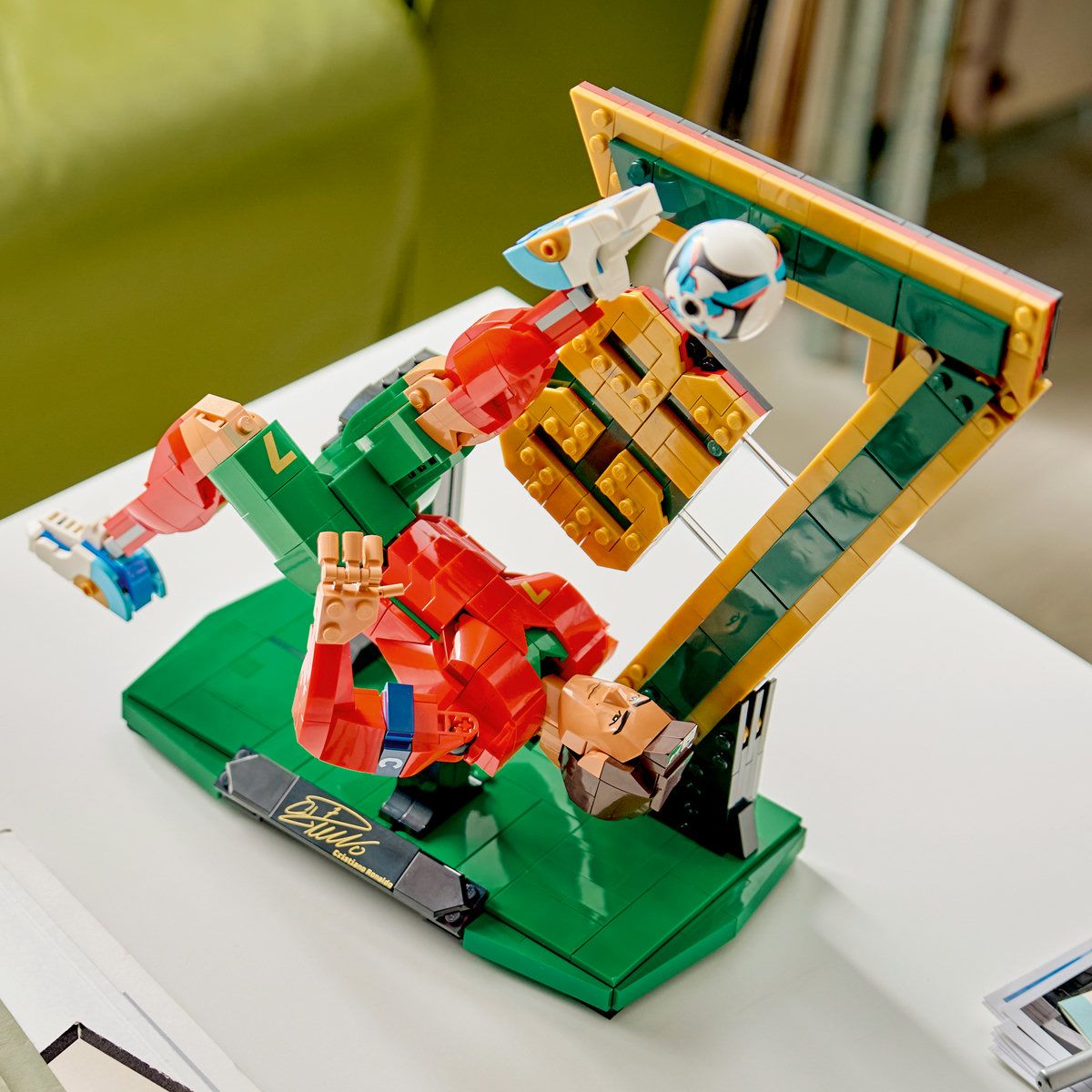 LEGO Editions Cristiano Ronaldo Legenda Fotbalului 43016 - Default Title (4) [ps:01ac20f6-7459-47ee-a646-fd220b80f3fc]