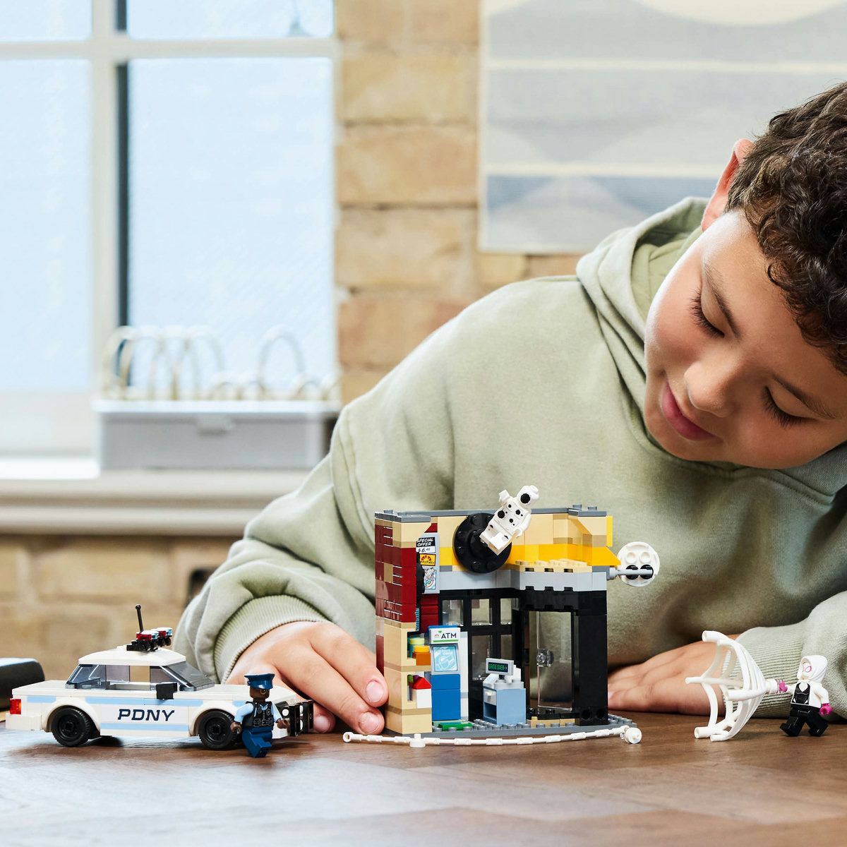 LEGO SUPER HEROES SPIDER-VERSE: MILES MORALES VS. SPOT 76311 - Imagine 3 [ps:4fa9bdc1-d583-4f84-bc1f-04b87e7e39b7]