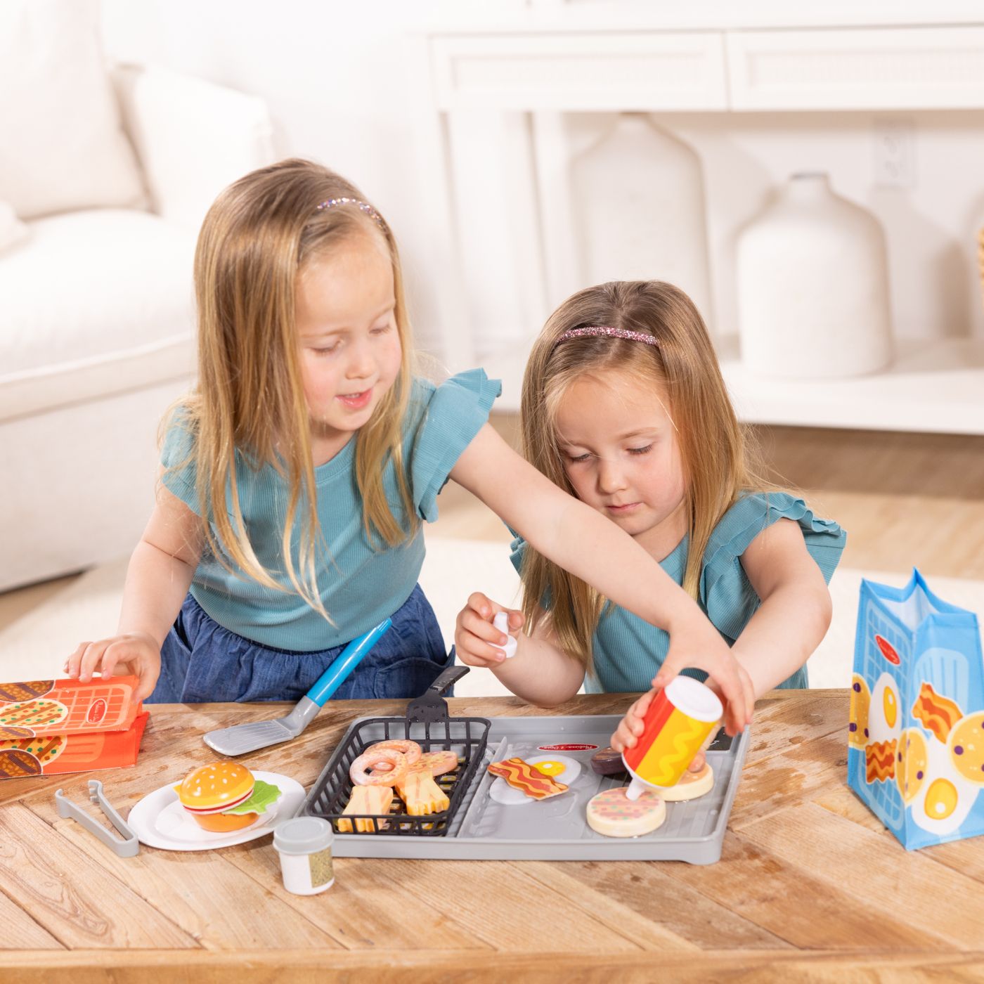 MELISSA AND DOUG SET DE JOACA GRATAR CU SCHIMBAREA - Imagine 5 [ps:6719e30f-36ac-47a3-856c-714a9ea7a3aa]