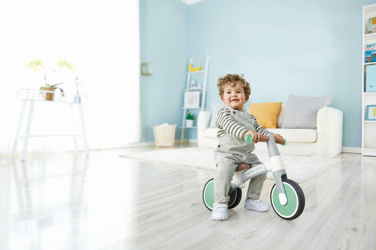 HAPE BICICLETA DE ECHILIBRU VERDE CU 3 ROTI - Imagine 4