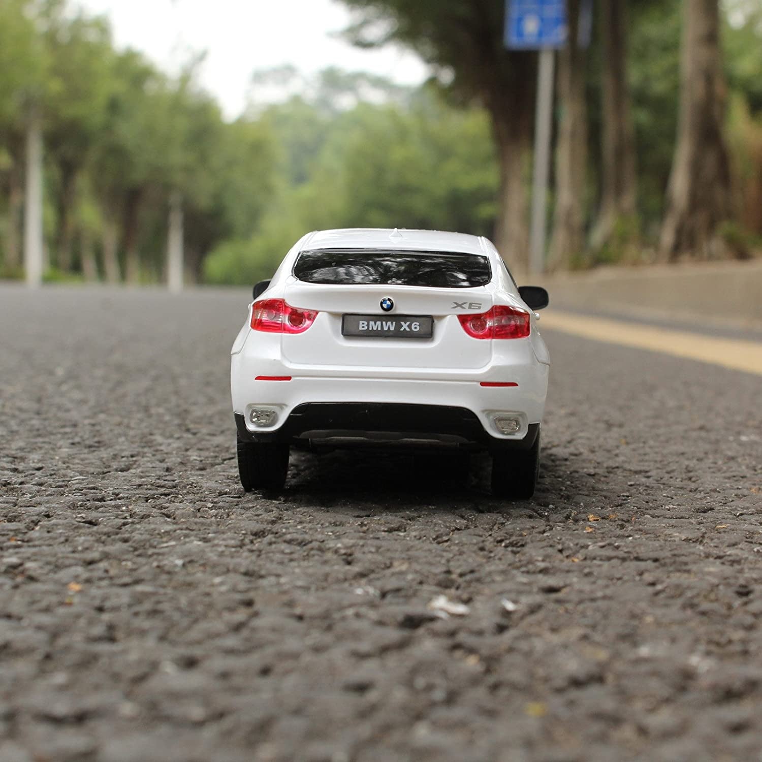 MASINA CU TELECOMANDA BMW X6 ALB CU SCARA 1 LA 24 [ps:55a39555-3d18-4744-b2f2-f0294fc9176c]