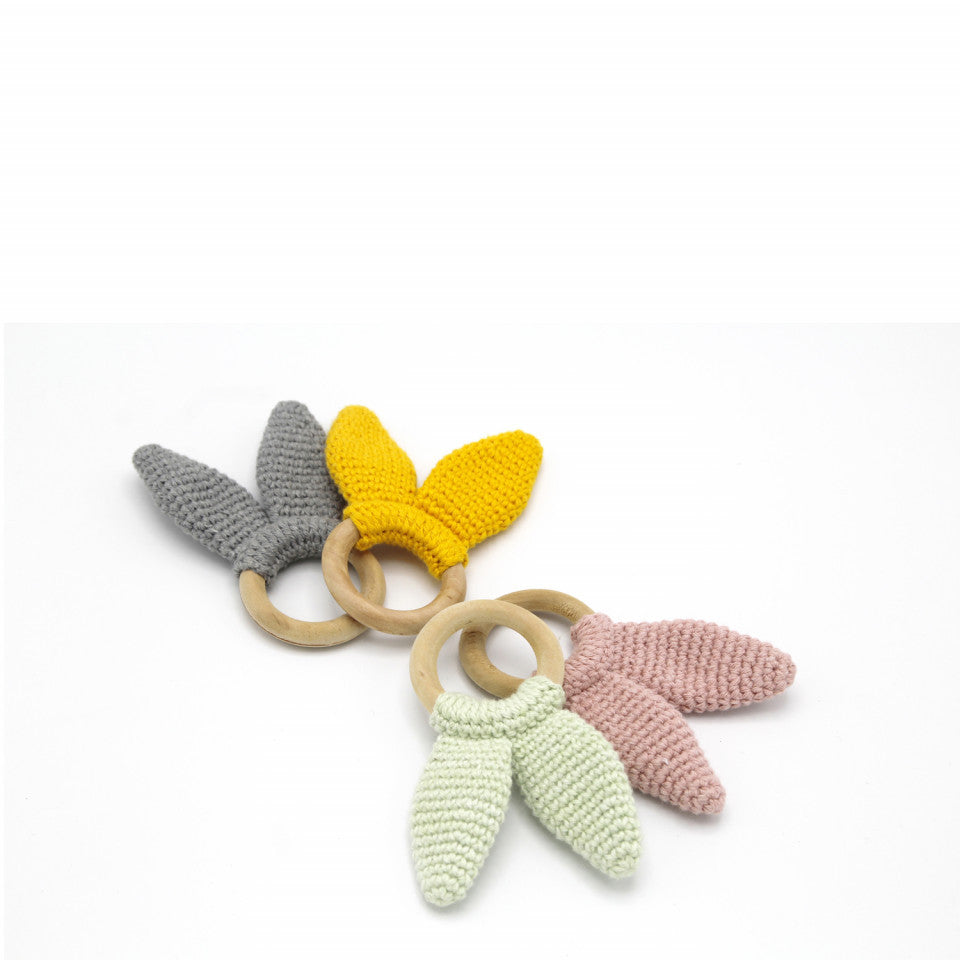 Jucarie dentitie din bumbac cu inel din lemn BabyJem Amigurumi (Culoare: Gri) [ps:b870fb2d-4182-435f-92ab-0cf3b91e401f]