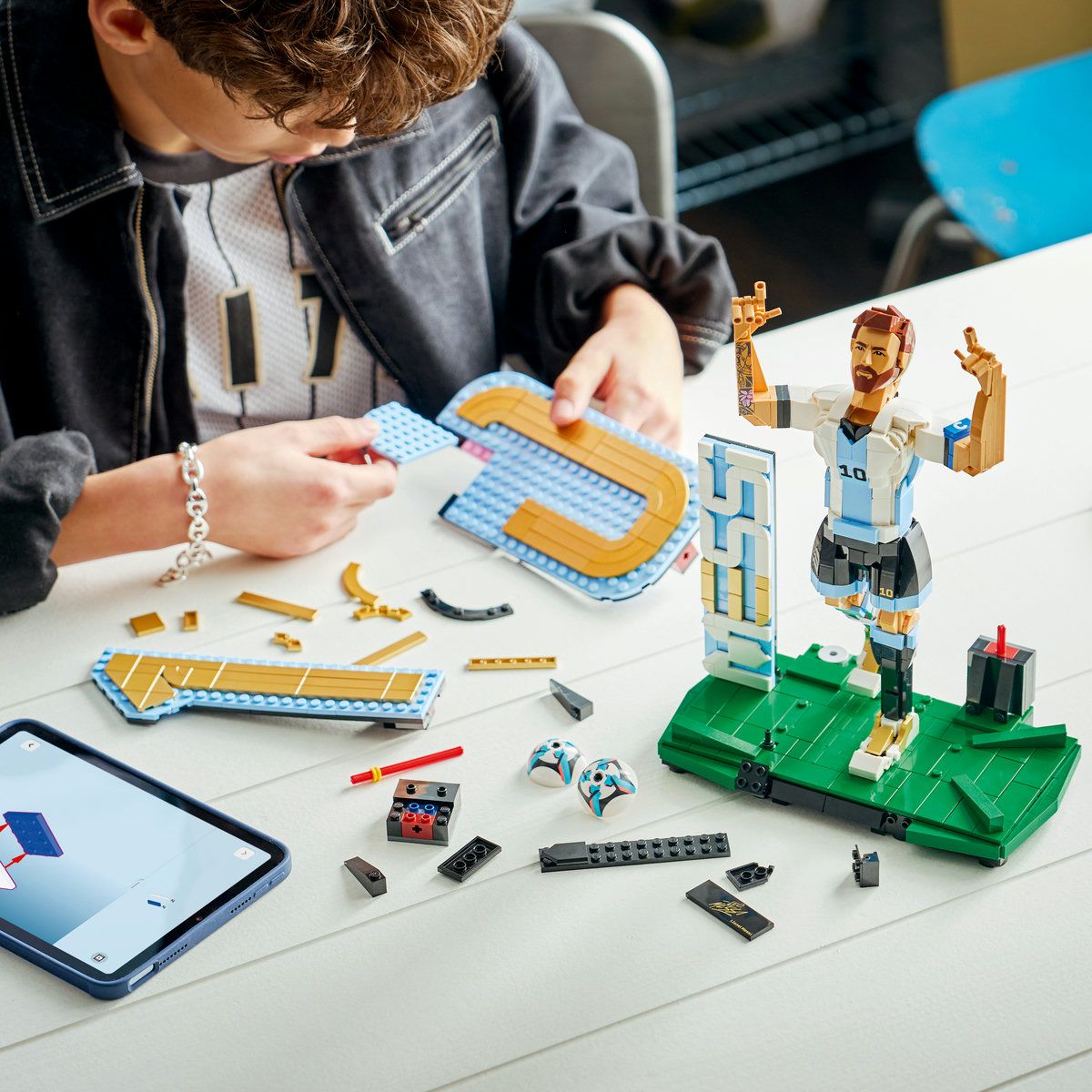 LEGO EDITIONS LIONEL MESSI LEGENDA A FOTBALULUI 43015 - Default Title (4) [ps:7ec14364-b458-4ec0-8e1a-c82ef5754454]