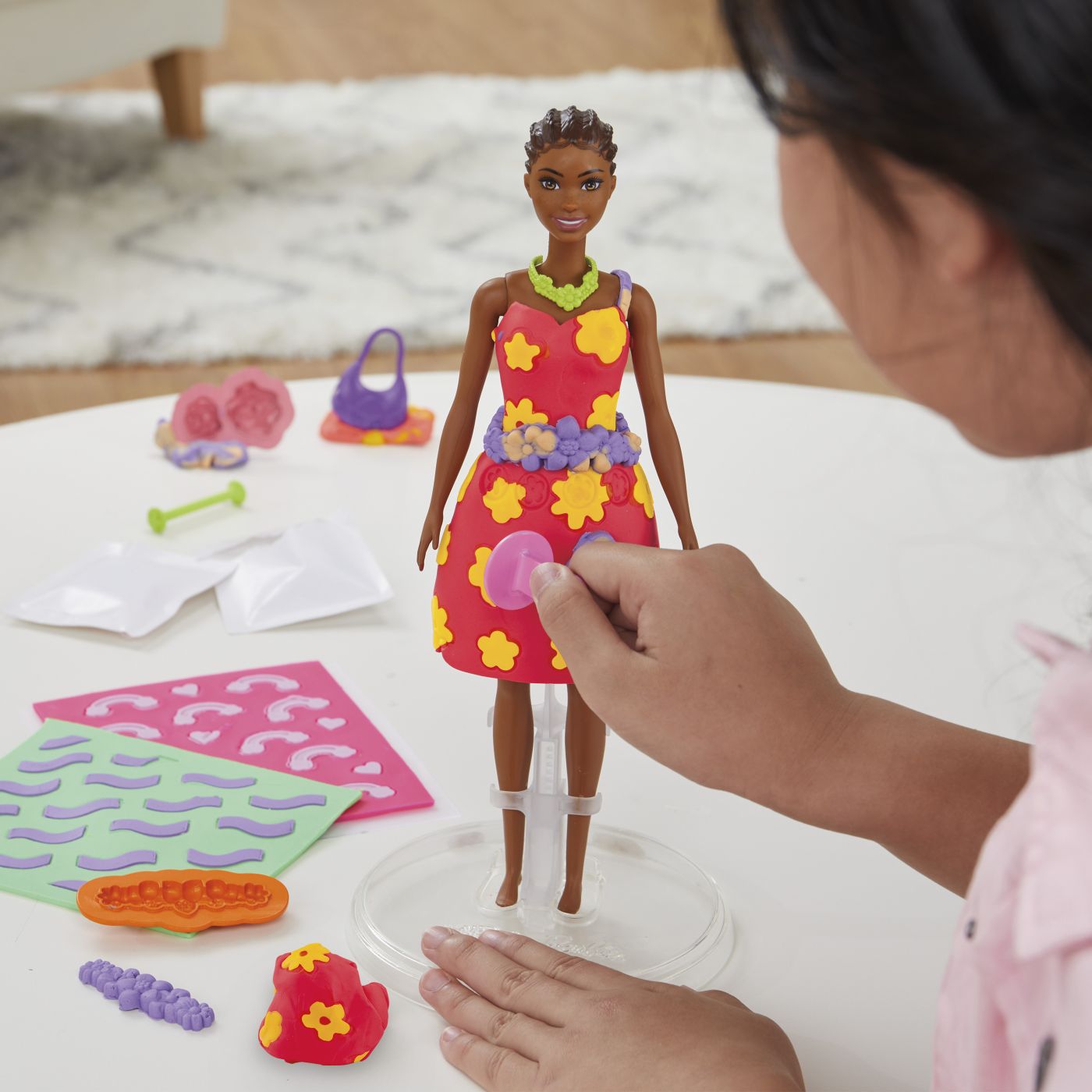 PLAY DOH BARBIE SET PLASTELINA CREATII VESTIMENTARE - Imagine 5 [ps:6636d5a3-a447-4c5a-babc-30a3a0ddec15]