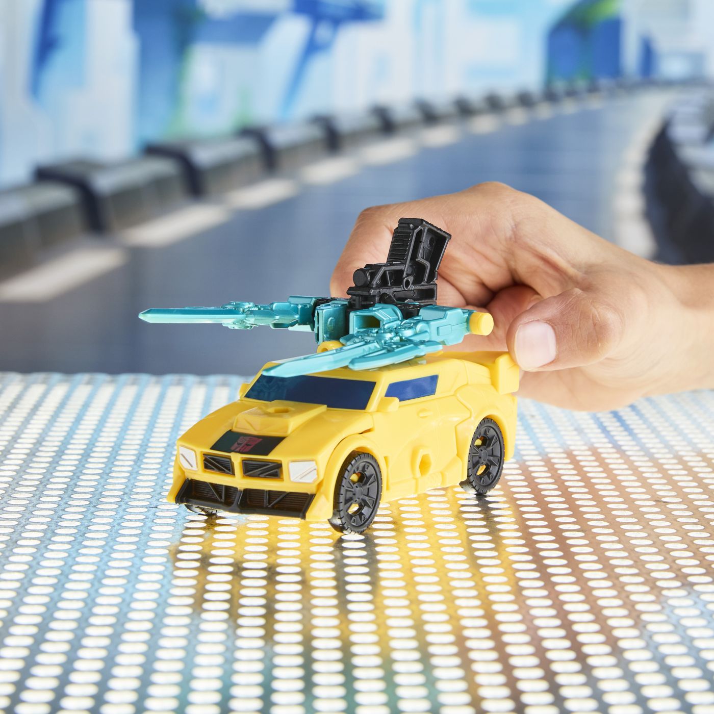TRANSFORMERS CYBERWORLD ROBOT BUMBLEBEE BLINDAT - Imagine 7 [ps:fc763189-c688-495c-859b-e65a3f40e526]