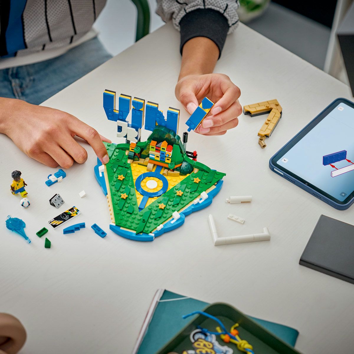 LEGO EDITIONS VINI JR MOMENTE IMPORTANTE DIN FOTBAL 43027 - Default Title (4) [ps:d9b34fe3-36ff-46f4-b1d3-6772b6e13d01]