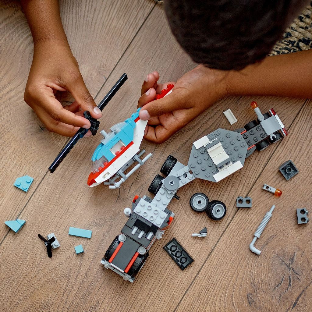 LEGO CREATOR 3IN1 CAMIONETA PLATFORMA CU ELICOPTER 31146 - Imagine 4 [ps:79a234cd-c25a-4e14-b255-7fd6c1d06ec6]