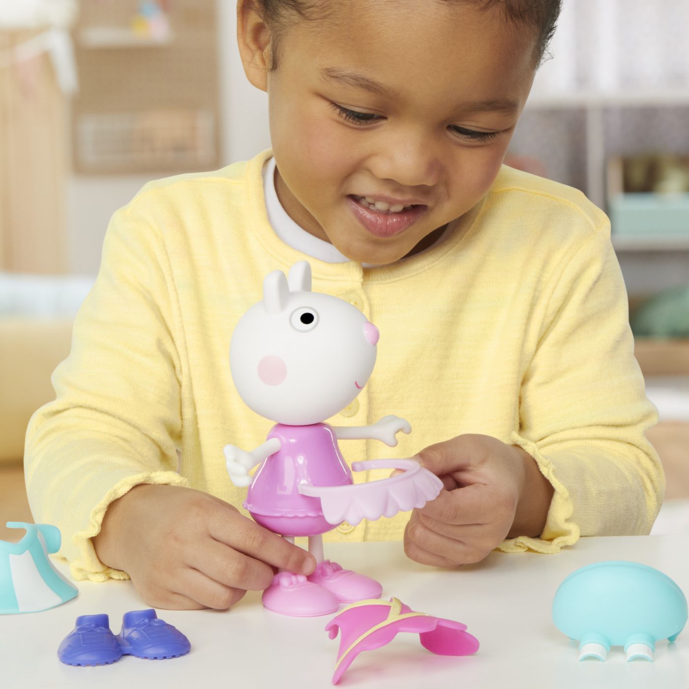 PEPPA PIG SET FIGURINA SI ACCESORII VESTIMENTARE 15CM Hasbro - Imagine 5 [ps:5515cdd4-728e-46d9-8d6f-b6e611e0b309]