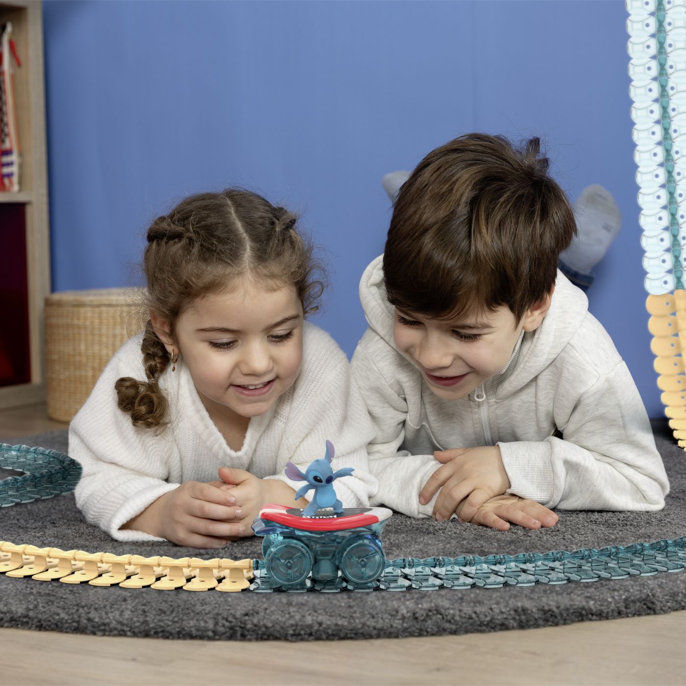 SMOBY DISNEY STITCH PISTA DE CURSE FLEXTREME SET Simba - Imagine 3 [ps:e79fed19-57aa-4de0-8e81-aee6ee14f7b8]