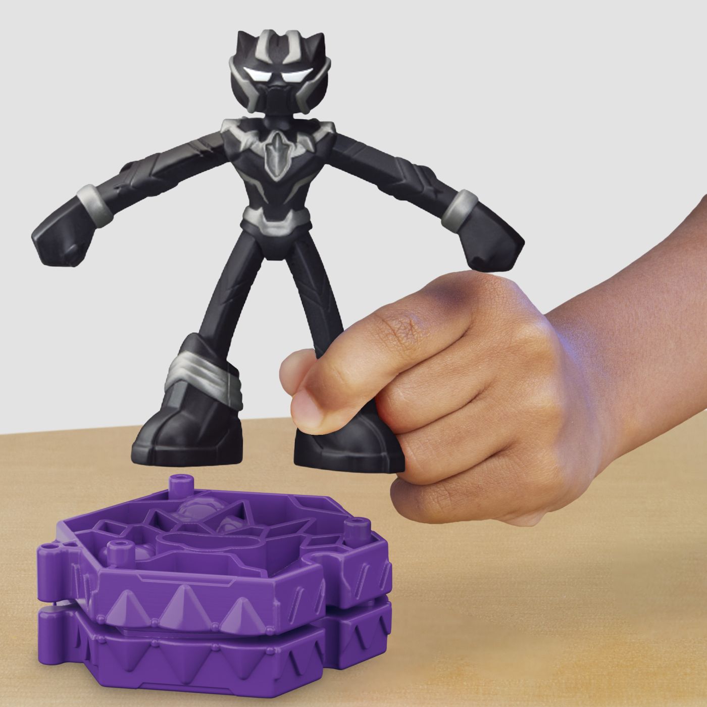 PLAY-DOH MARVEL FIGURINA FLEXIBILA CU ACCESORII BLACK - Imagine 4 [ps:5c539d56-cc0e-40bd-81df-232993c10a68]