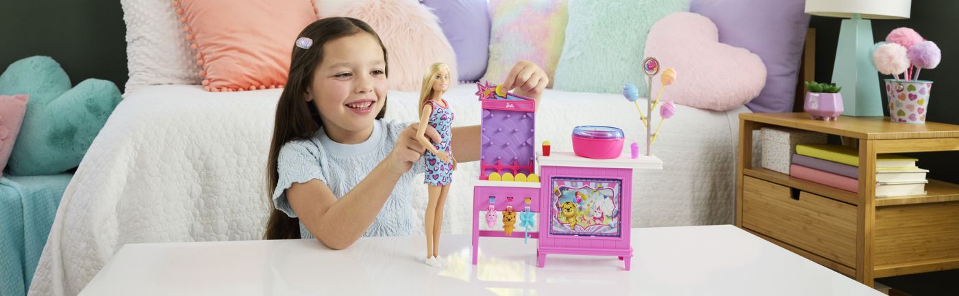 BARBIE MYSTERIES DETECTIVI PE PLAJA SET CABINA DE JOCURI - Imagine 4 [ps:6a37bd32-253f-4ddf-b9df-1222871cabe3]