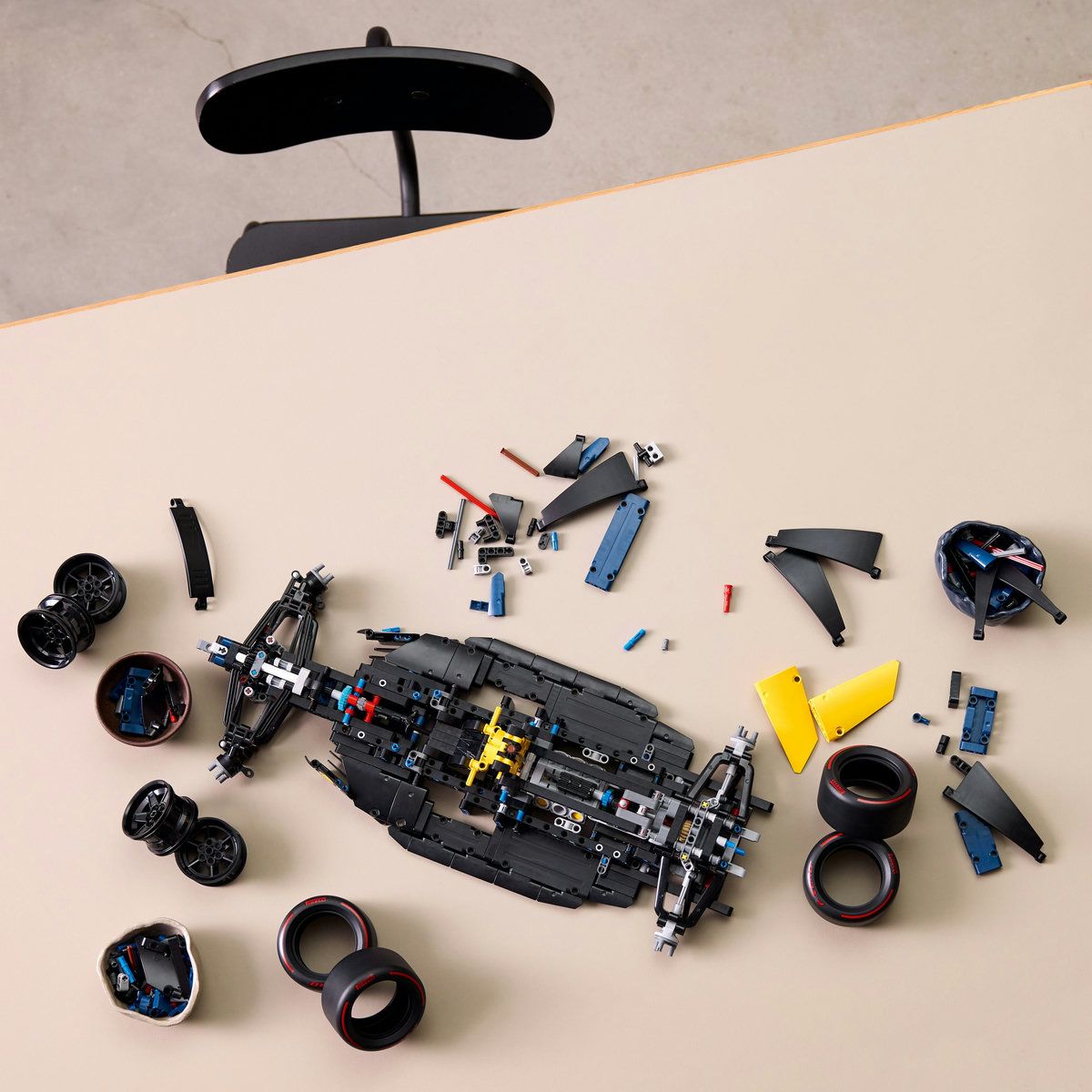 LEGO TECHNIC MASINA F1 ORACLE RED BULL RACING RB20 42206 - Imagine 6 [ps:ac8444f1-d26b-4023-970e-981a97fb9d1b]