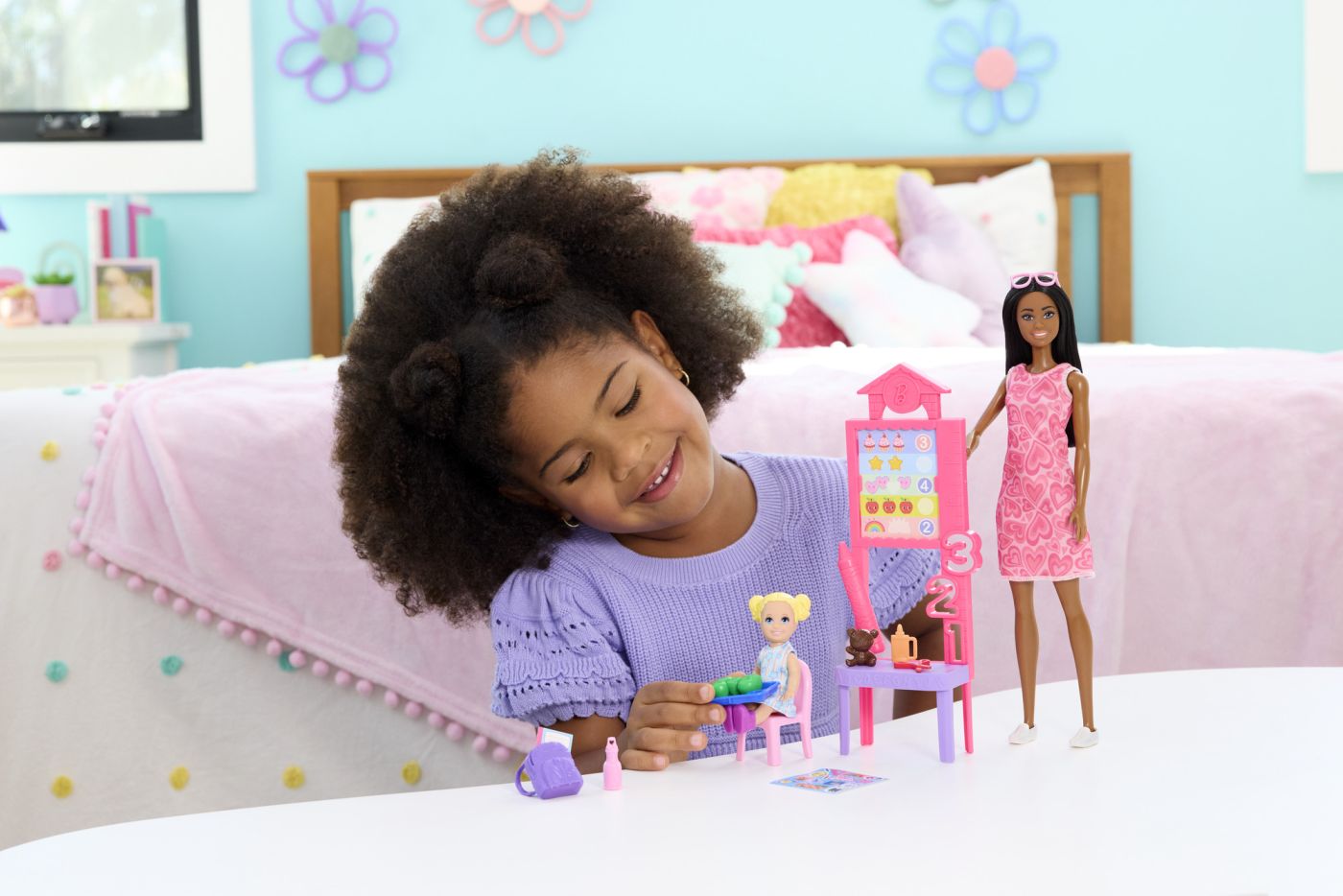 BARBIE SET DE JOACA PAPUSA BARBIE BRUNETA MULATRA FACE CARIERA PROFESOARA [ps:8ec67737-8daa-4018-b6b8-b6561b2e85d1]