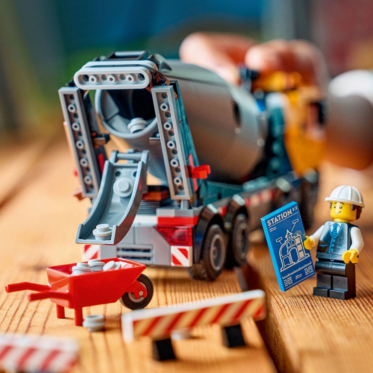 LEGO CITY AUTOBETONIERA 60478 - Imagine 5