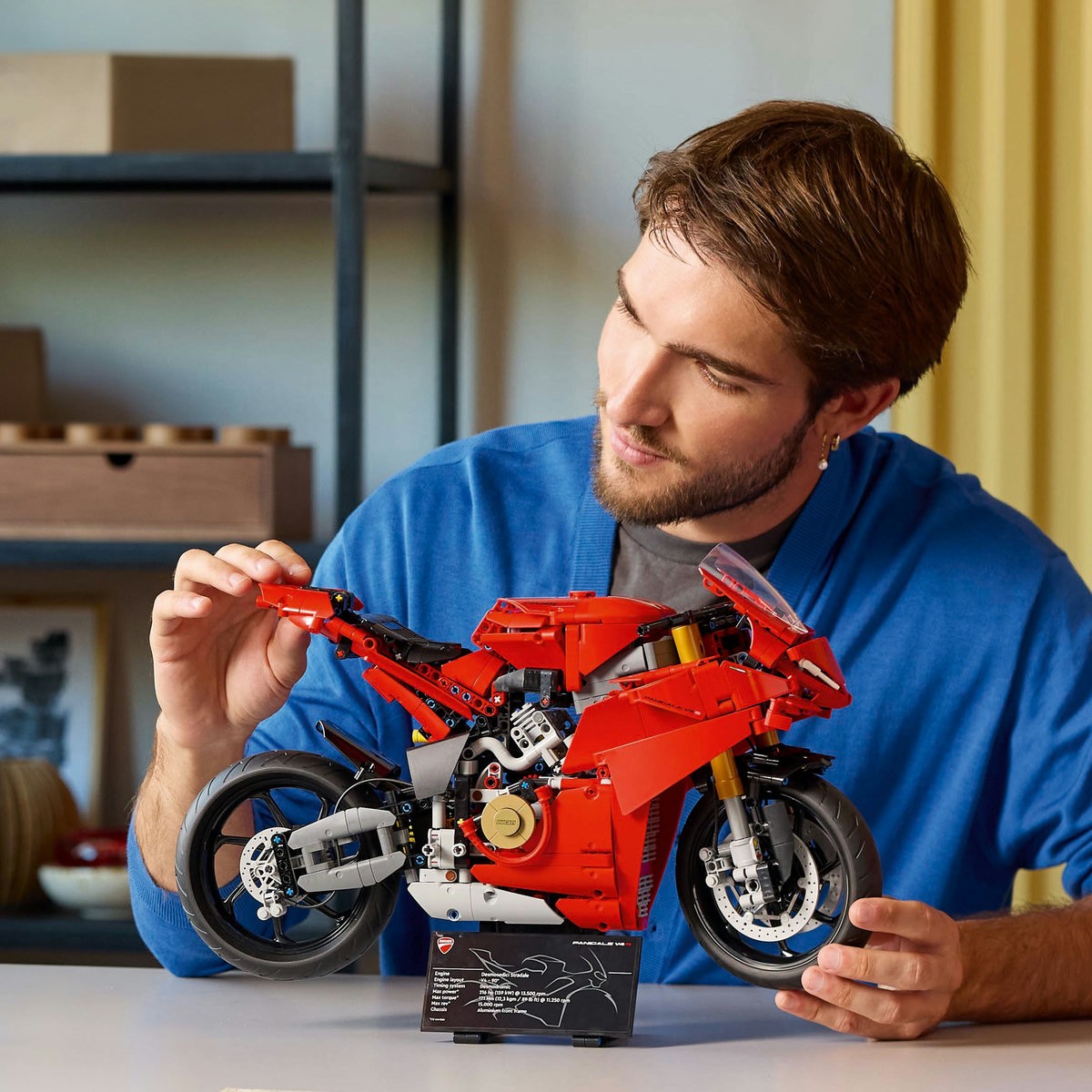 LEGO TECHNIC MOTOCICLETA DUCATI PANIGALE V4 S 42202 - Imagine 3 [ps:fbe9e215-2524-4107-a737-381f07963724]