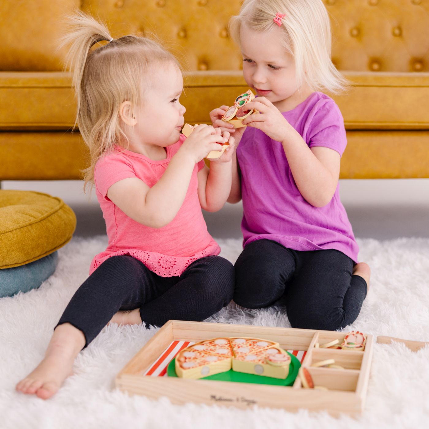 MELISSA AND DOUG SET DE JOACA DIN LEMN PETRECERE CU - Imagine 5 [ps:020ff689-d920-4ae5-8165-3cb6cf2647f4]