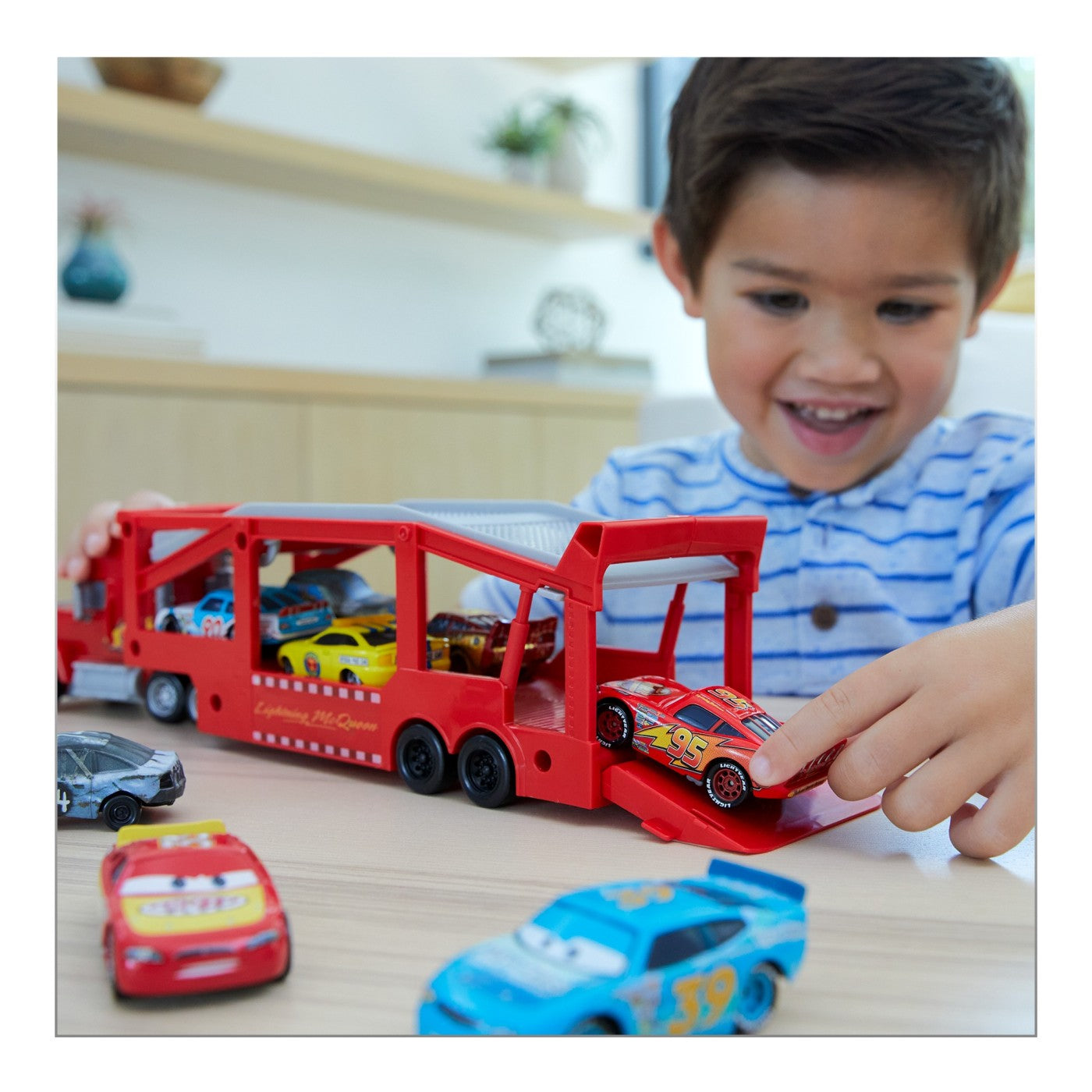 CARS TRANSPORTATORUL MACK Mattel - Imagine 5 [ps:57c4c911-0646-4f47-8a4c-4469aadf2e75]