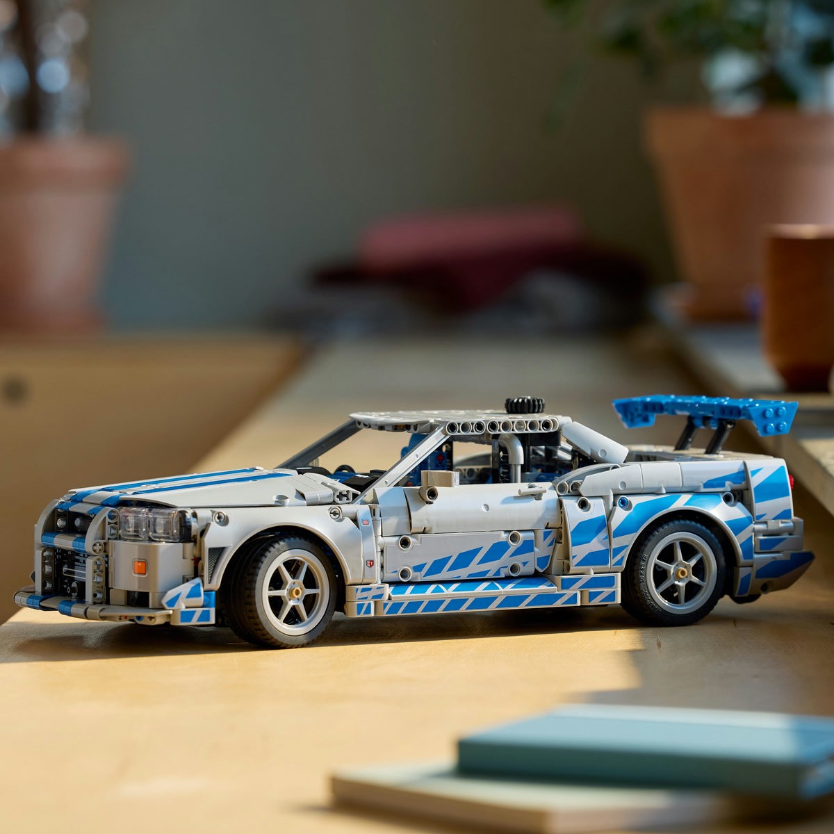 LEGO TECHNIC 2 FAST 2 FURIOUS NISSAN SKYLINE GT-R R34 42210 - Imagine 5 [ps:8f380638-177f-4741-98ee-a043befc3a57]