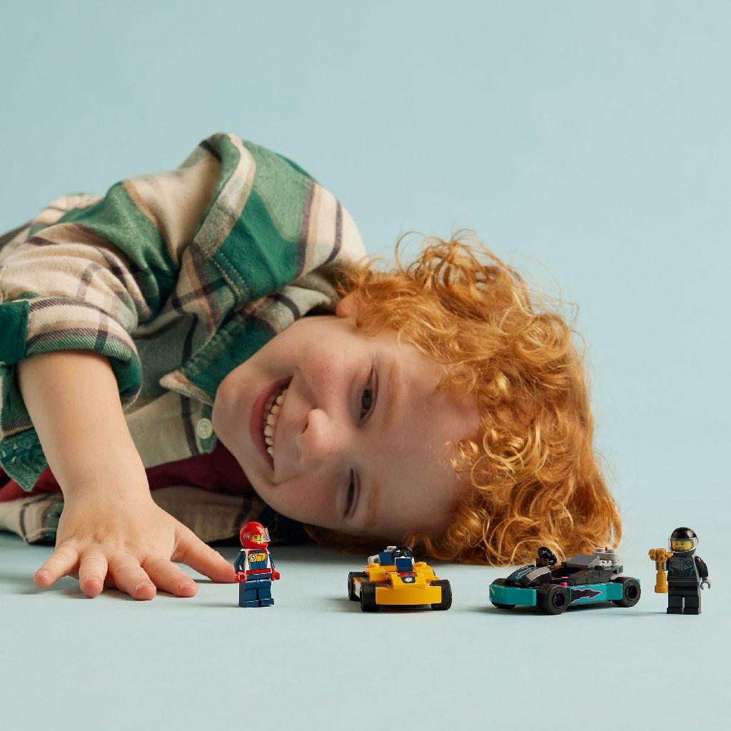 LEGO CITY CARTURI SI PILOTI DE CURSE 60400 - Imagine 6 [ps:8962561e-d863-47ab-96c6-a3b6c5db8065]