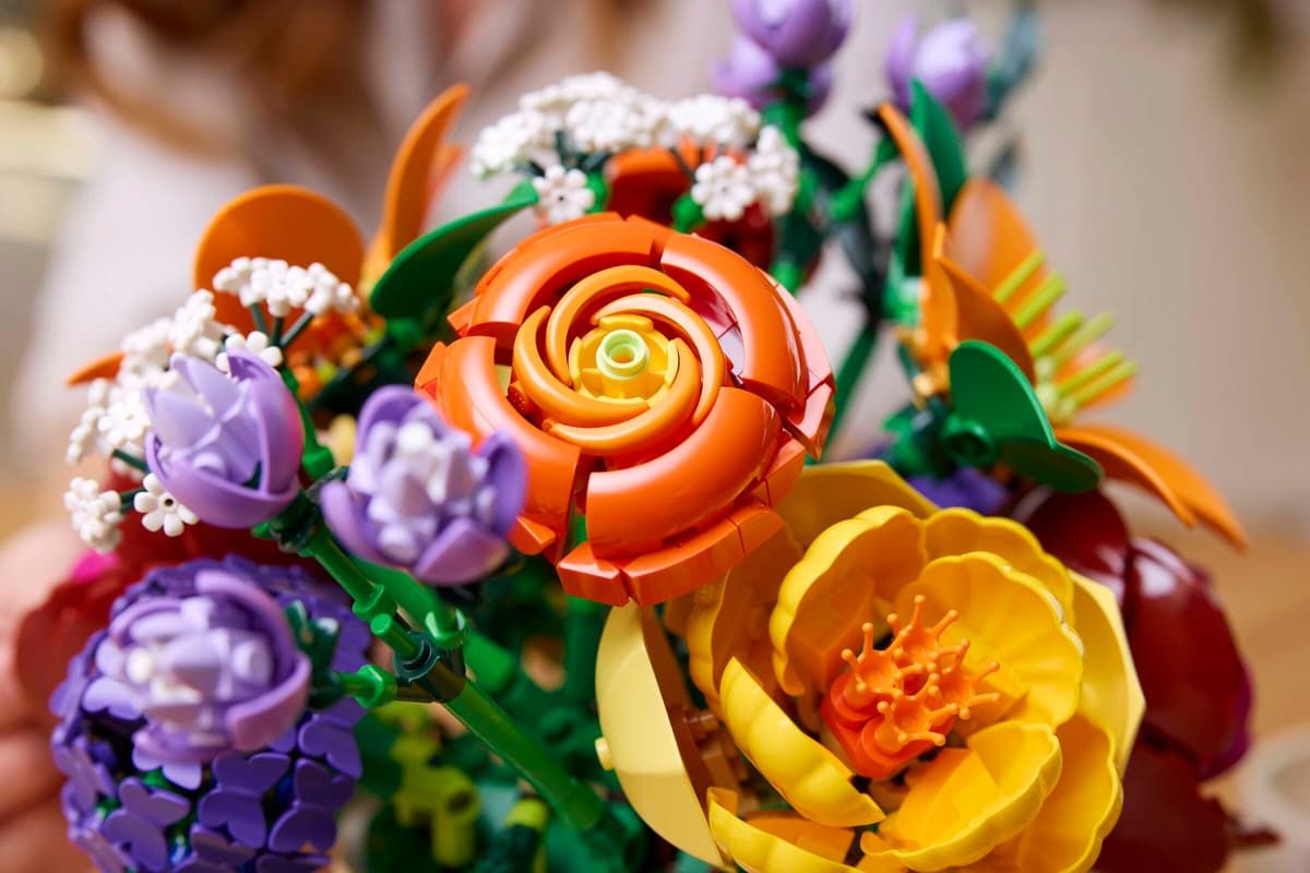 LEGO BOTANICALS  ARANJAMENT FLORAL 10345 - Imagine 9 [ps:6bb1a71c-0737-41be-96ba-da7024f4366a]