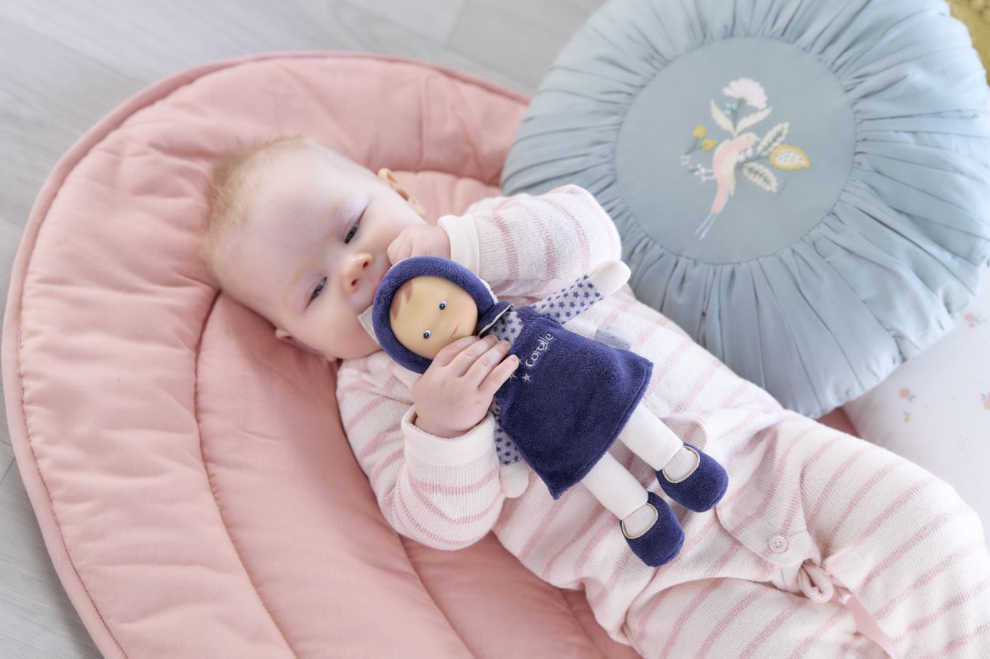 COROLLE MDC BEBELUS MISS NAVYBLUE STARRY DREAMS 25CM Simba - Imagine 3 [ps:4ec8014b-17f1-4af3-b1c1-a0f3e15fa857]