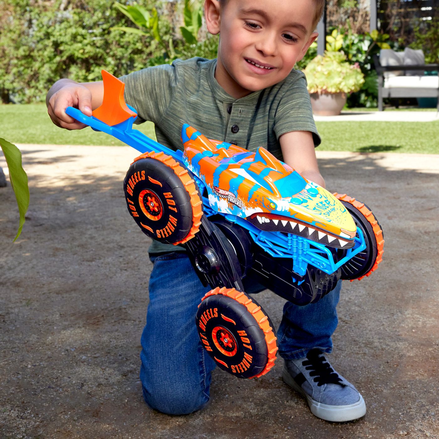 HOT WHEELS MONSTER TRUCK SHARKS VS DINOS MASINA CU - Imagine 3 [ps:7f04562e-1618-46d6-aaae-5ceeec51271c]