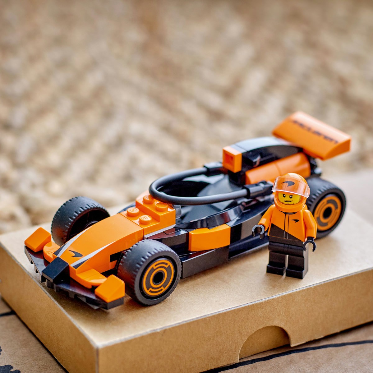 LEGO CITY PILOT F1 CU MASINA DE CURSE MCLAREN 60442 - Imagine 5