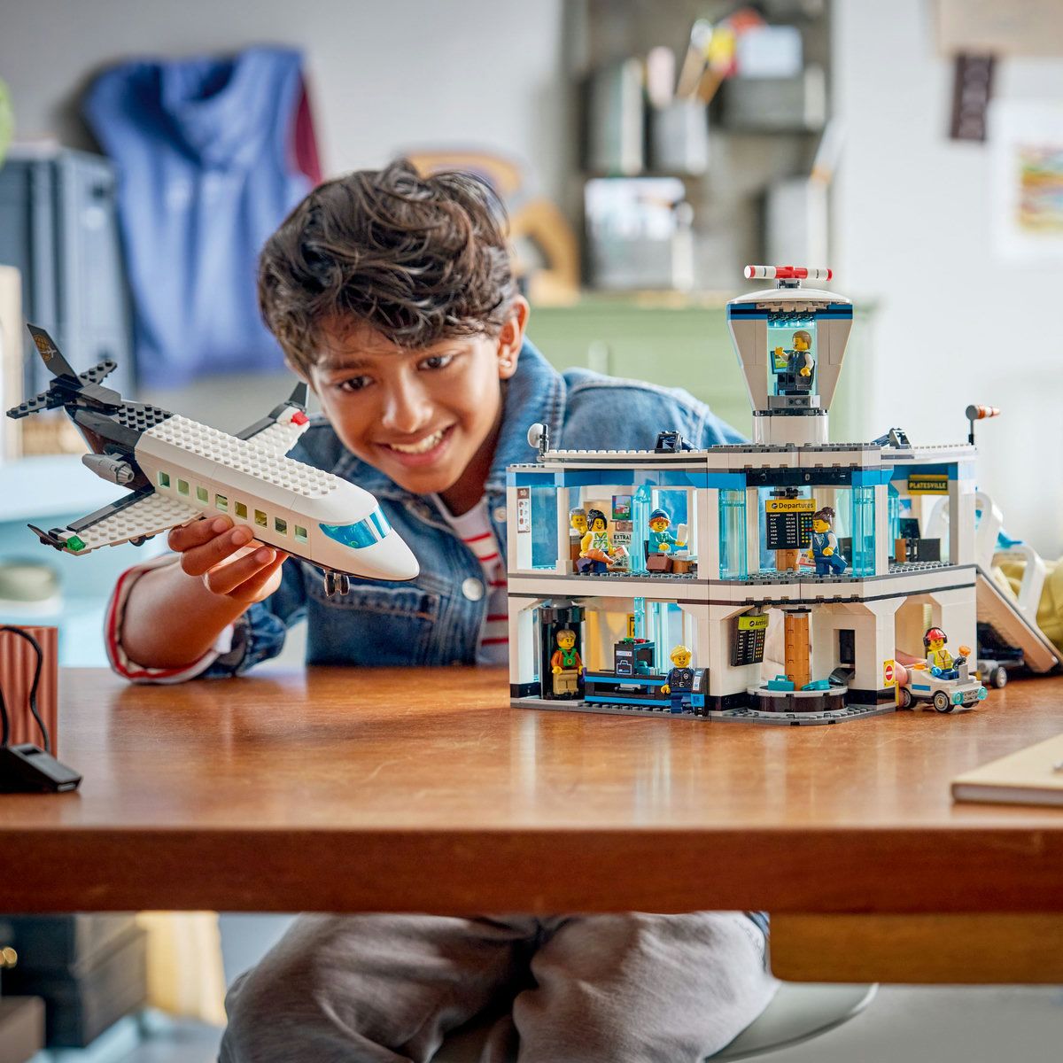 LEGO CITY AEROPORT CU AVION 60502 - Imagine 3 [ps:c06ad7ba-1901-441b-80b7-62f2b2ded18a]