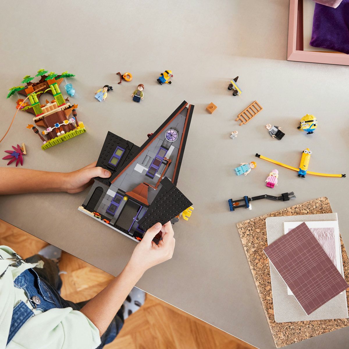 LEGO DESPICABLE ME4 RESEDINTA DE FAMILIE A LUI GRU SI A - Imagine 10 [ps:1517fb18-5af3-4cdb-aefb-737c9e344c8b]