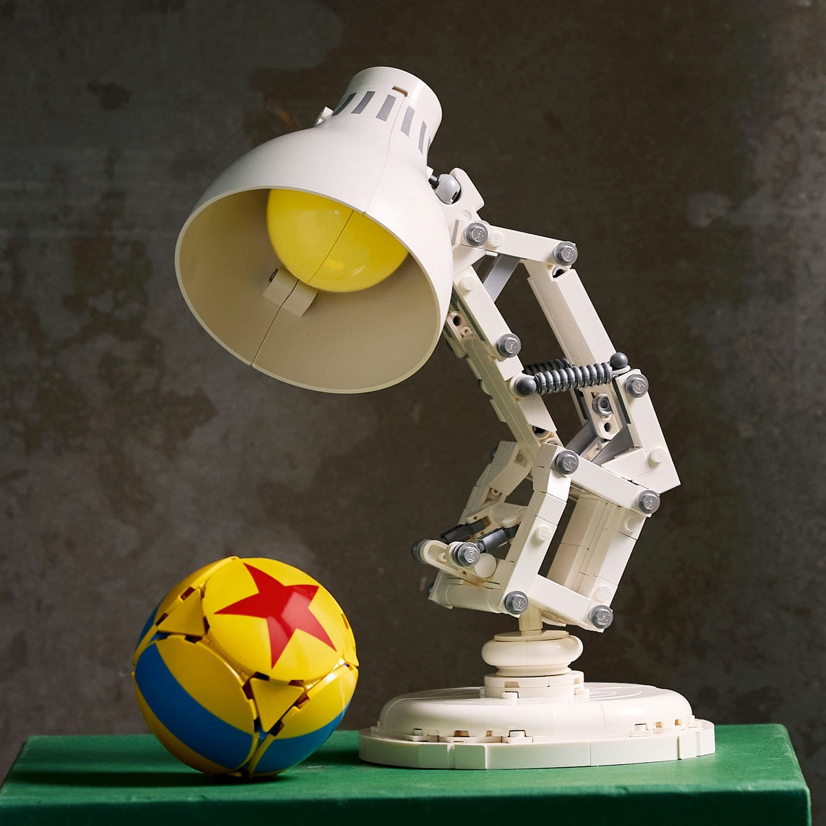 LEGO IDEAS DISNEY PIXAR LUXO JR 21357 - Imagine 6