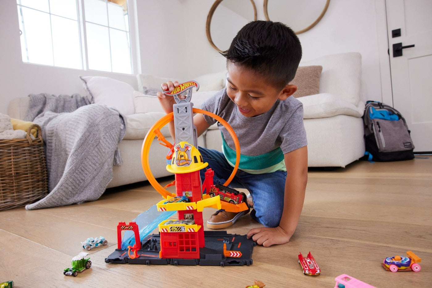 HOT WHEELS STATIA DE POMPIERI SUPER LOOP Mattel - Imagine 3 [ps:5ce969d5-33fa-4282-ab46-a529360576c1]