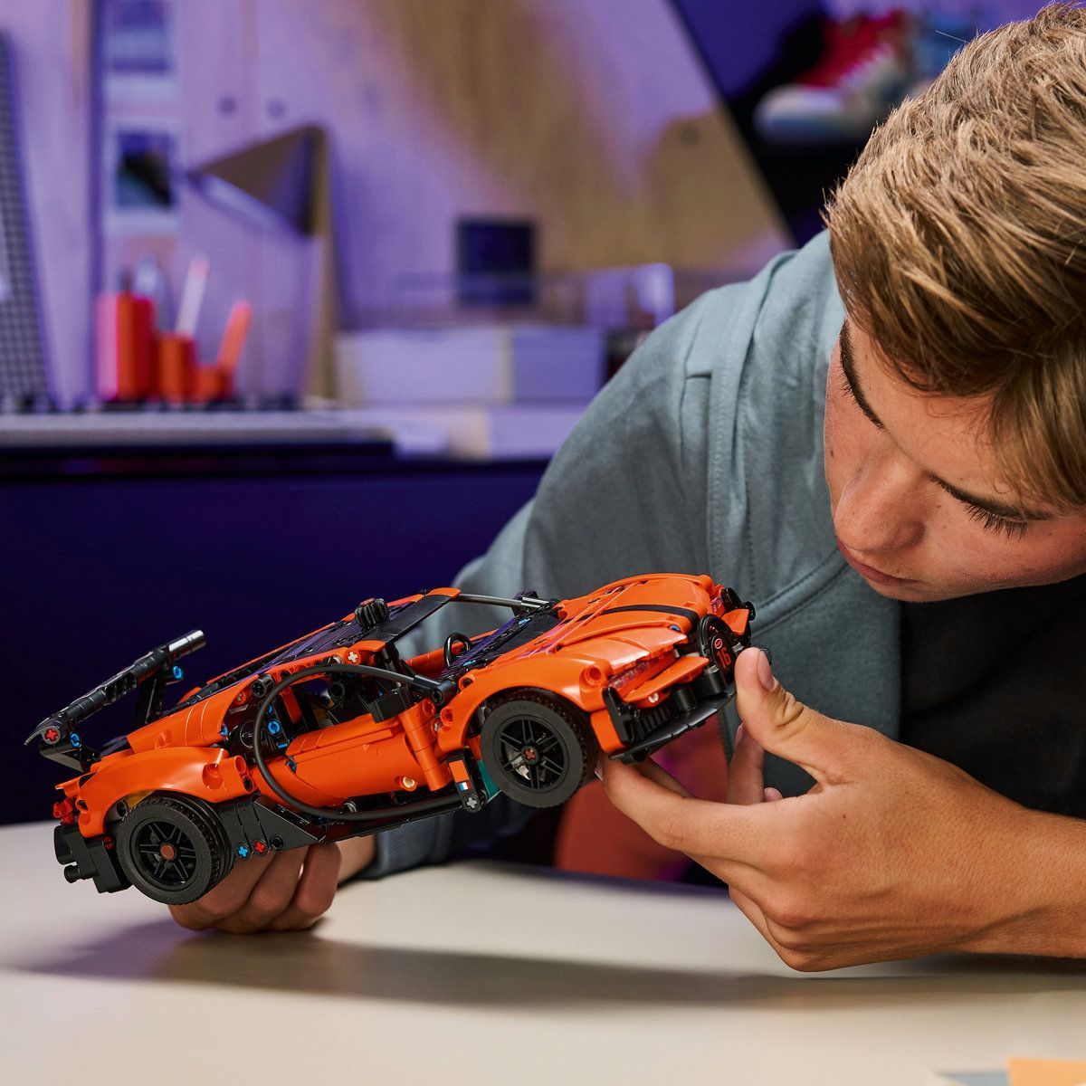 LEGO TECHNIC HIPERMASINA BUGATTI CHIRON PUR SPORT 42222 - Imagine 4 [ps:46744aee-a534-46c6-9598-b0b12c6c723f]