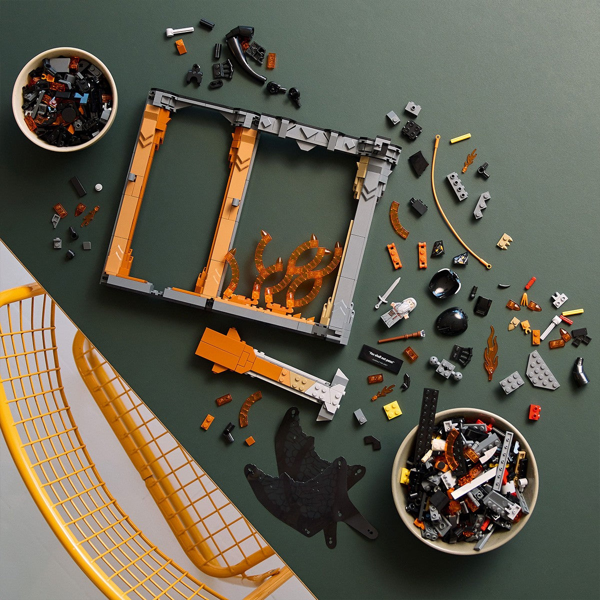 LEGO ICONS STAPANUL INELELOR DIORAMA PENTRU BIBLIOTECA - Imagine 6