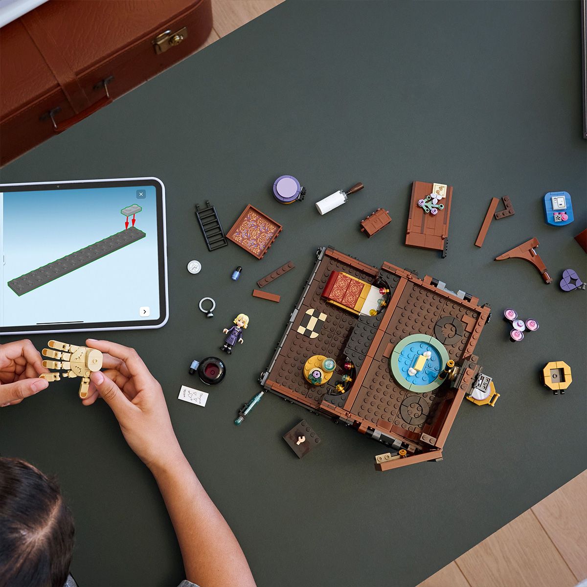 LEGO WEDNESDAY APARTAMENTUL LUI MANA 76785 - Imagine 6 [ps:5282338a-db2e-4f8e-8d75-59bf911f89d0]