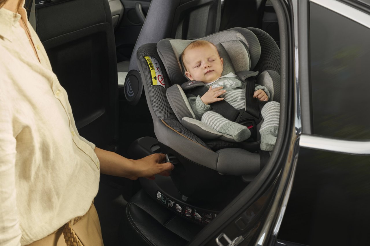 Scaun auto rotativ cu baza isofix Chicco Seat 105 - Negru (6) [ps:d0152fef-5eee-4dc2-a0bc-34c004b8d03a]