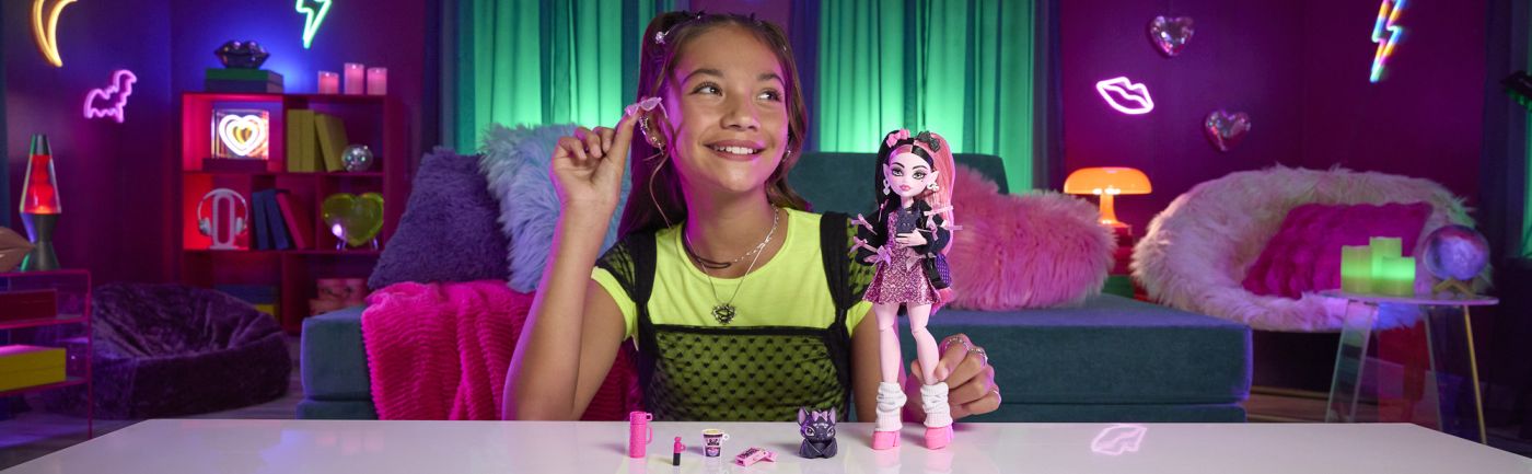 MONSTER HIGH PAPUSA DRACULAURA CU ACCESORII Mattel - Imagine 6