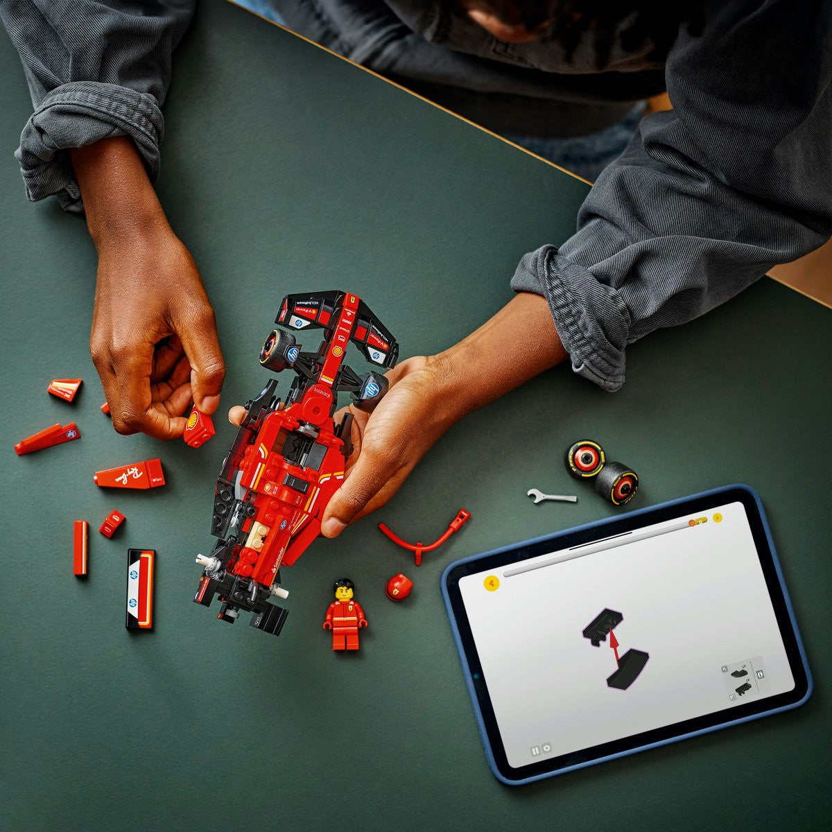 LEGO SPEED CHAMPIONS MASINA DE CURSE F1 FERRARI SF-24 77242 - Imagine 6 [ps:fe4b4e4a-e2ff-4013-80fd-556b5c345fa4]