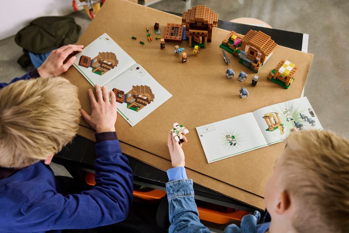 LEGO Minecraft Atacul Evocatorilor asupra Satului 21596 - Default Title (6) [ps:34bae1b8-0e09-4fe3-a560-e16283a1688d]
