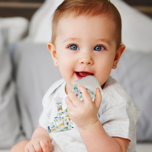 Cravata bebelusi cu accesoriu de dentitie BabyJem (Culoare: Ecru) [ps:13cdd93a-4d6b-4d28-8b8a-8ee4fb54c8bc]