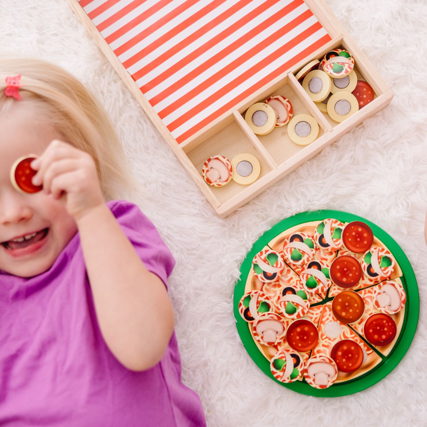 MELISSA AND DOUG SET DE JOACA DIN LEMN PETRECERE CU - Imagine 3 [ps:dc579d0e-af93-4294-ad4b-528428694b3d]