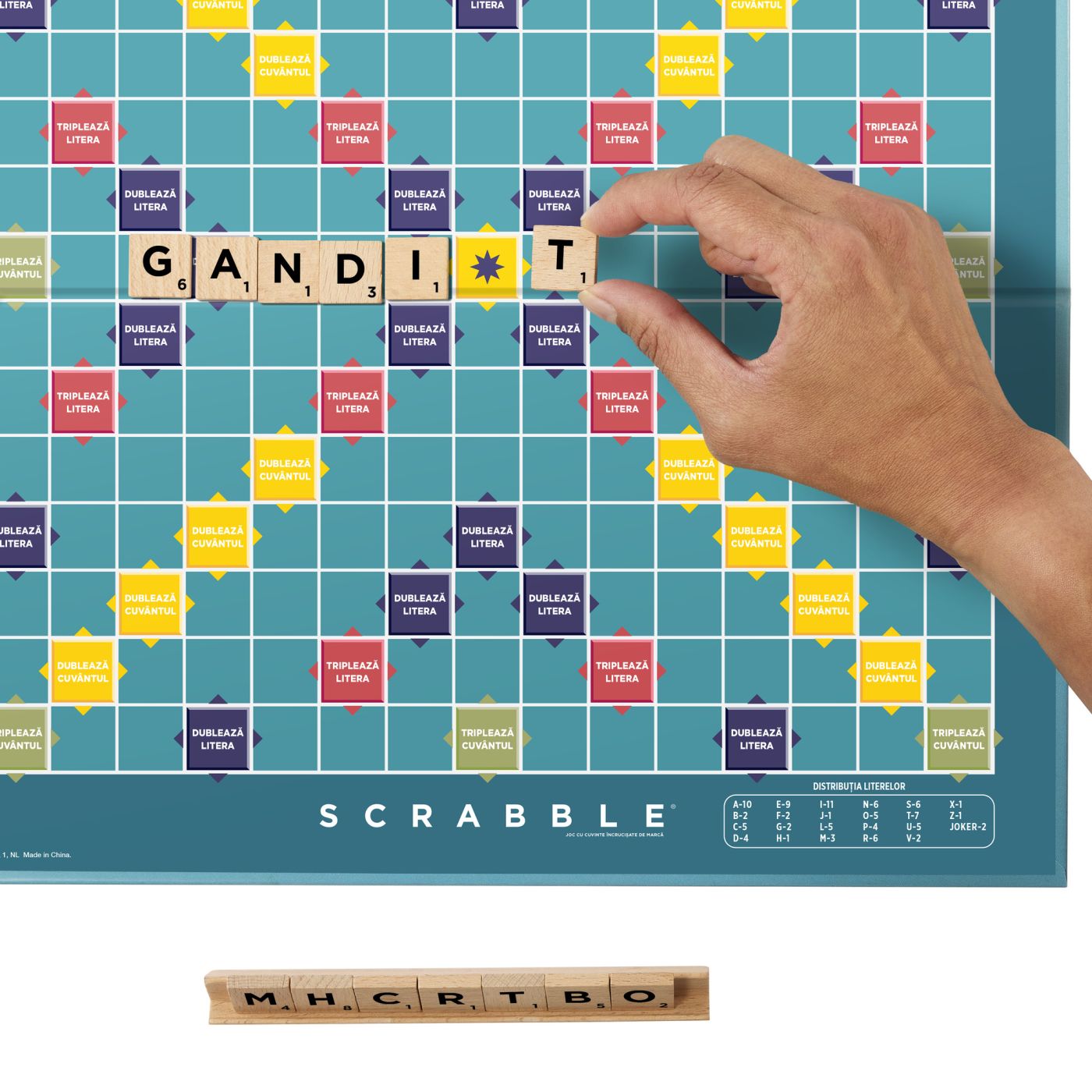 JOC SCRABBLE 2 IN 1 DIN LEMN IN LIMBA ROMANA Mattel - Imagine 7