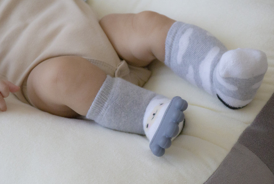 Sosete cu accesoriu dentitie BabyJem Teether Socks (Culoare: Roz) [ps:e0809e2b-4fd2-4cf8-823c-1d10810a961f]