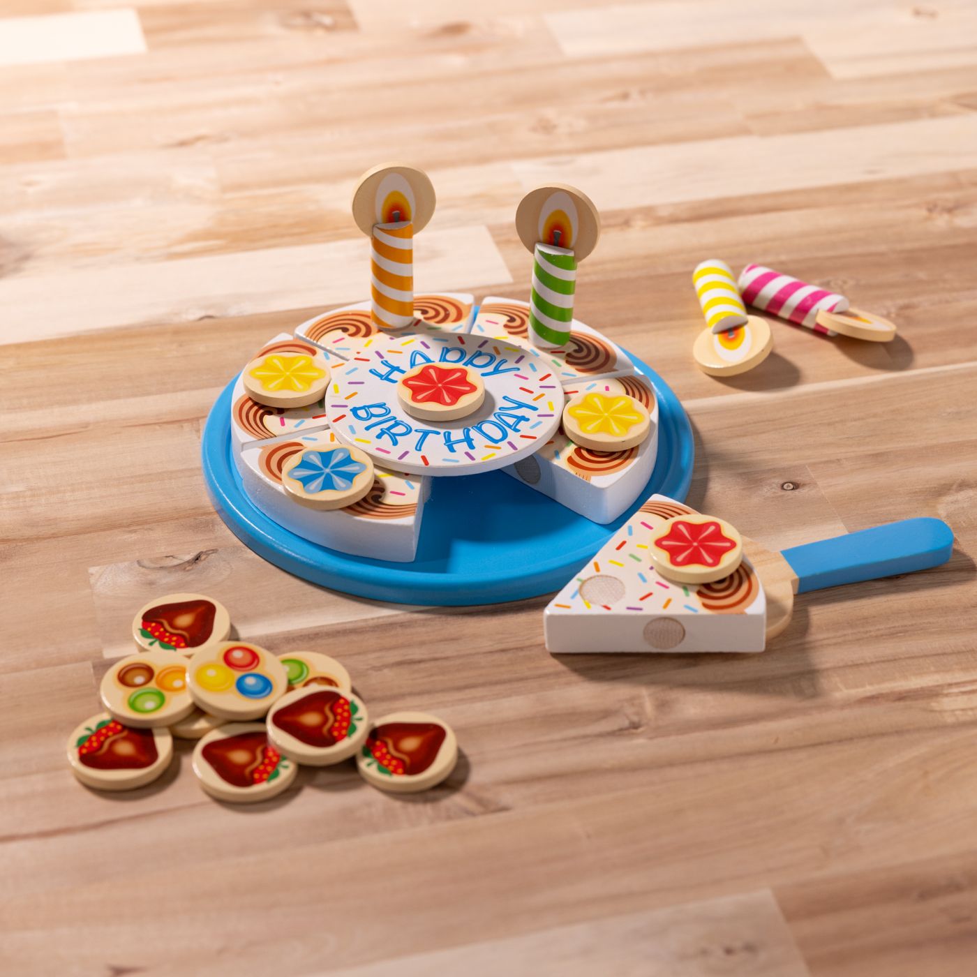 MELISSA AND DOUG SET DE JOACA DIN LEMN TORT ANIVERSAR - Imagine 8 [ps:4b36fce8-cc0d-4545-a4fa-4e491bda4f6c]