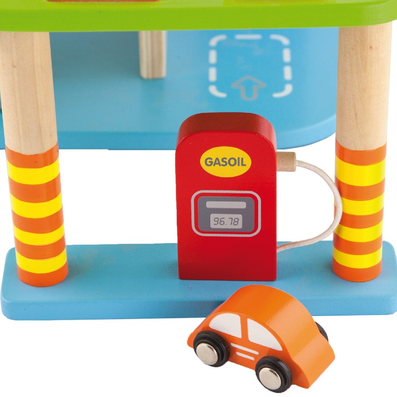 Statie de benzina cu parcare, lift si heliport [ps:1109bcb1-af67-4e5d-b18c-e7cfd1220199]