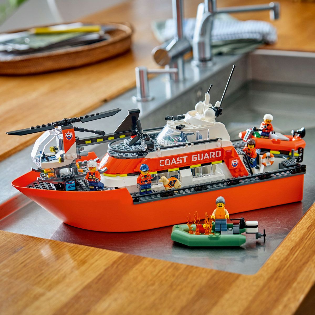 LEGO CITY BARCA DE SALVARE SI ELICOPTER ALE PAZEI DE - Imagine 7 [ps:29ae3ec7-afc6-4f89-a733-e4bc076d9e60]
