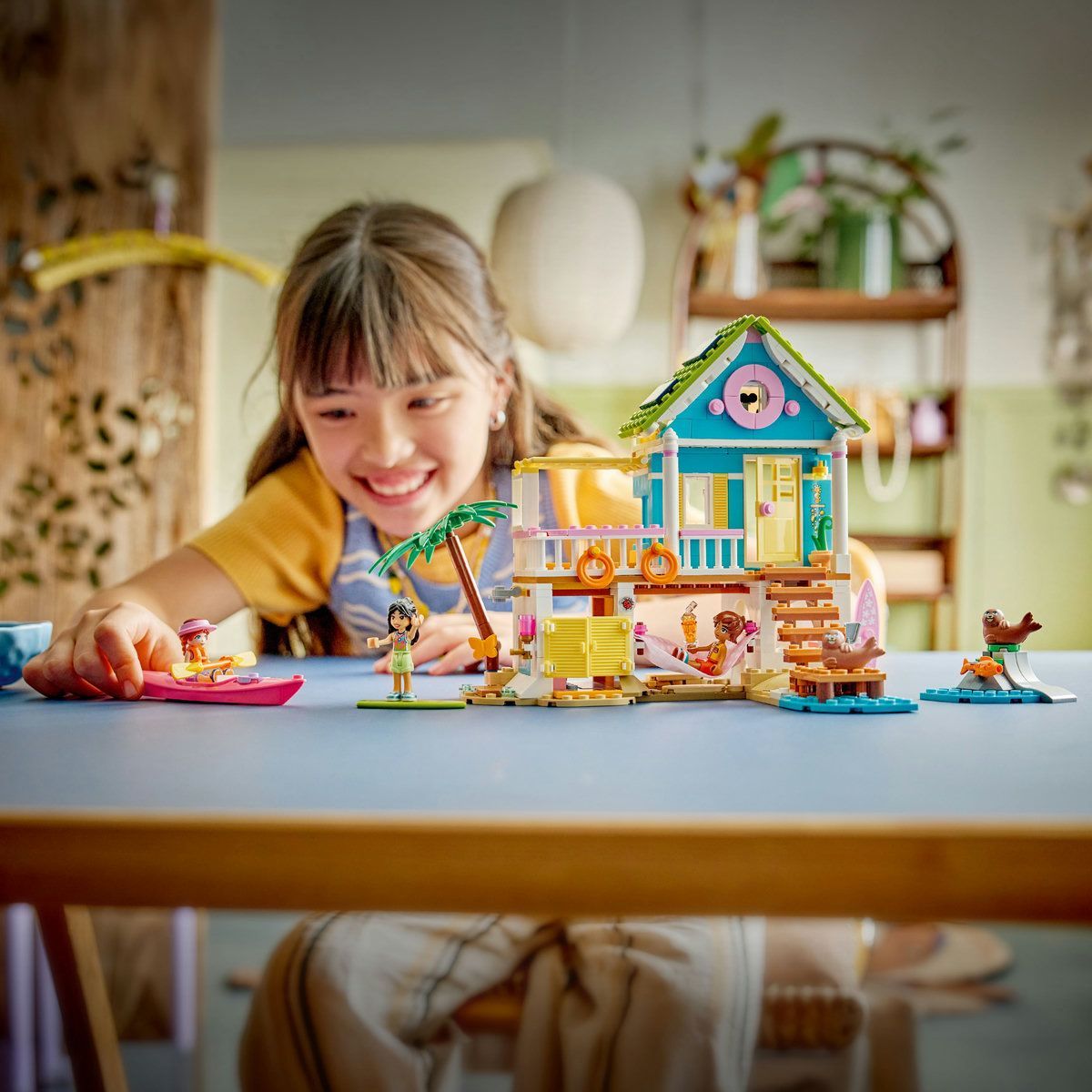 LEGO FRIENDS CASA PE PLAJA CU FOCI 42699 - Imagine 3 [ps:22f63866-c93f-4bd1-a021-ff7bdbe9cc7e]
